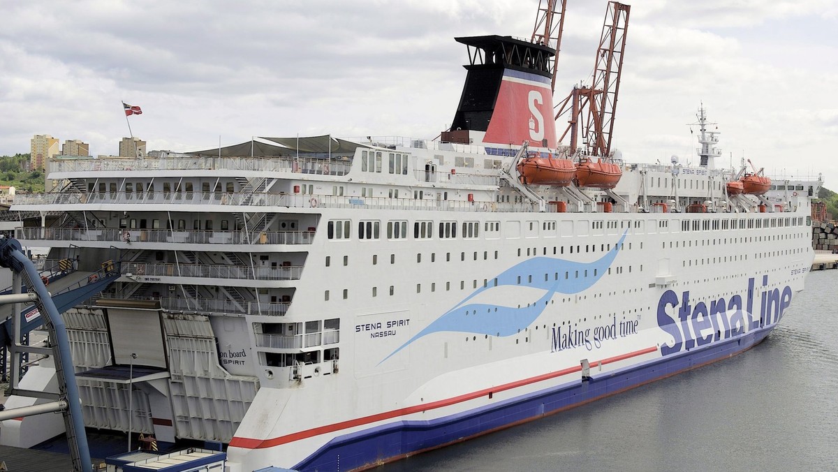 ARCHIV - 17.05.2012, Polen, Gdynia: Die Ostsee-Fähre «Stena Spirit» der Stena Line liegt im Hafenn von Gdynia, Polen. Zwei Menschen sind auf einer Ostsee-Fähre zwischen Schweden und Polen über Bord ge ...
