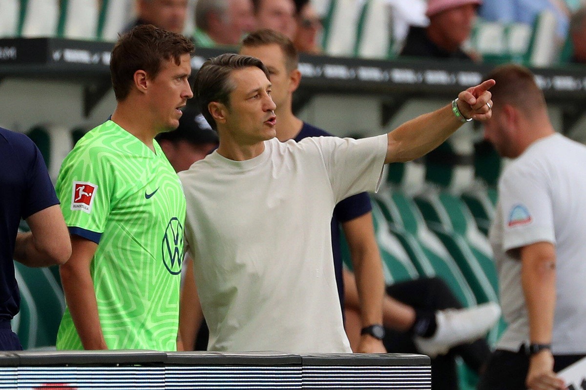 VfL vs. Bremen, 1. BL Wolfsburg, 06.08.2022, FU�BALL - VfL Wolfsburg vs. SV Werder Bremen, 1. BL, Saison 2022/23. Max Kruse VfL Wolfsburg, Cheftrainer Niko Kovac VfL Wolfsburg Wolfsburg *** VfL vs Bre ...
