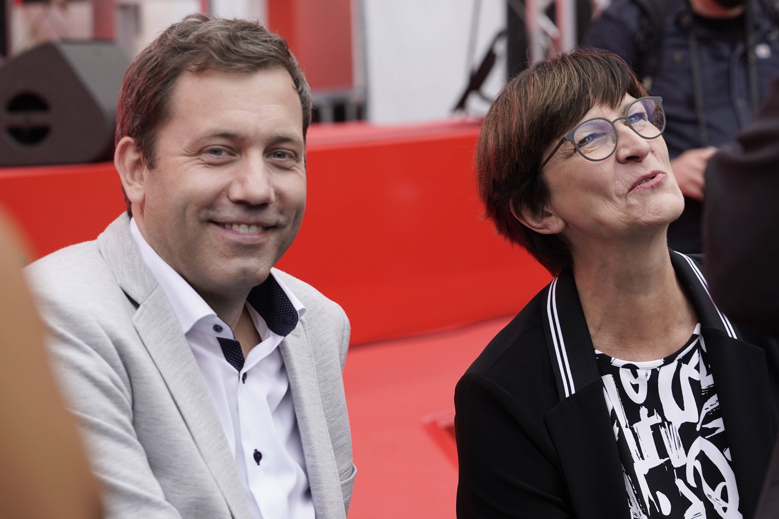 rocksanger und verteidigungspolitiker wer bald spd chef lars klingbeil ist
