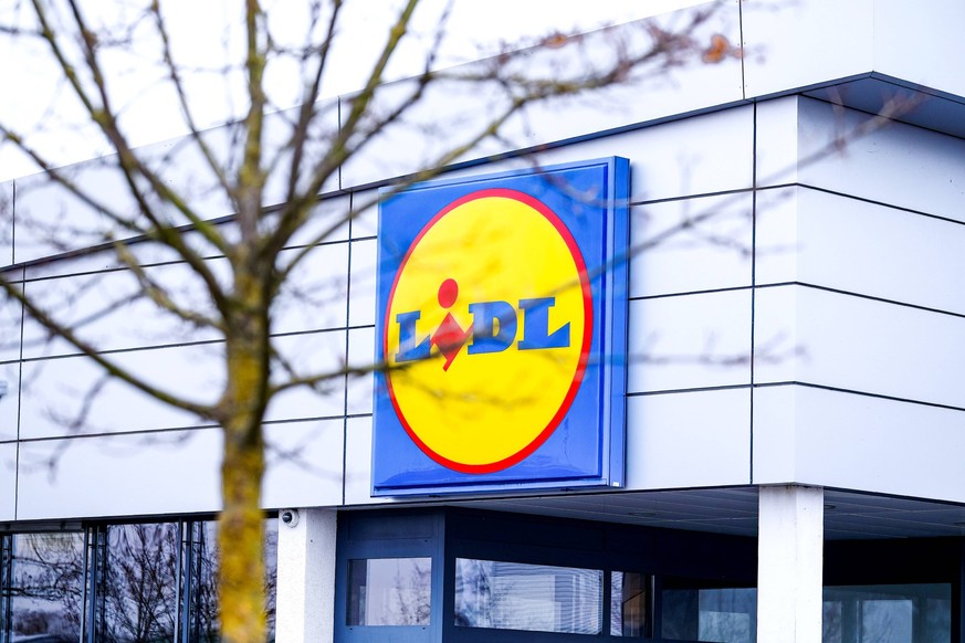 Dormagen 11.12.2023 Lidl Lebensmittel Supermarkt Discounter Dormagen Nordrhein-Westfalen Deutschland *** Dormagen 11 12 2023 Lidl Food Supermarket Discounter Dormagen North Rhine-Westphalia Germany