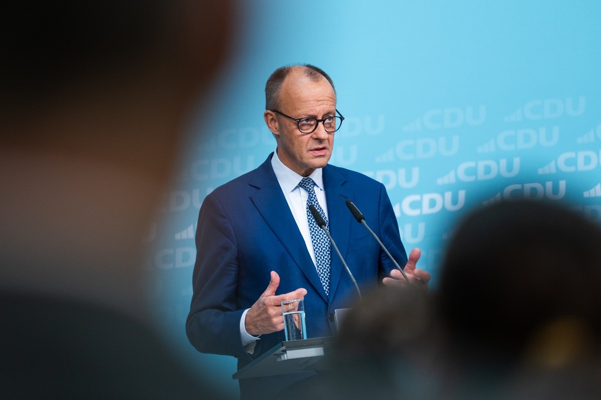 20.10.2025, Berlin: Bundeskanzler Friedrich Merz (CDU) spricht bei einer Pressekonferenz zum Abschluss der Klausurtagung vom CDU-Präsidium. Foto: Christophe Gateau/dpa +++ dpa-Bildfunk +++
