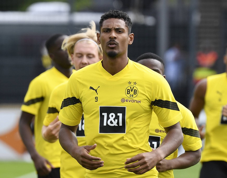 11.07.2022, Dortmund, Deutschland, BVB-Trainingsgelaende Hohenbuschei, BV Borussia Dortmund - Training - 11.07.2022, Sebastien Haller Borussia Dortmund schaut Foto Ralf Treese Dortmund BVB-Trainingsge ...