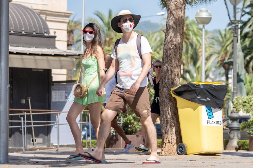 Mallorca und die anderen Balearischen Inseln Ibiza, Menorca, Formentera und Cabrera führen zum 12. Juli 2020 eine verschäfte Maskenpflicht ein Szenen aus dem Parc de la Mar in Palma de Mallorca vom 11 ...