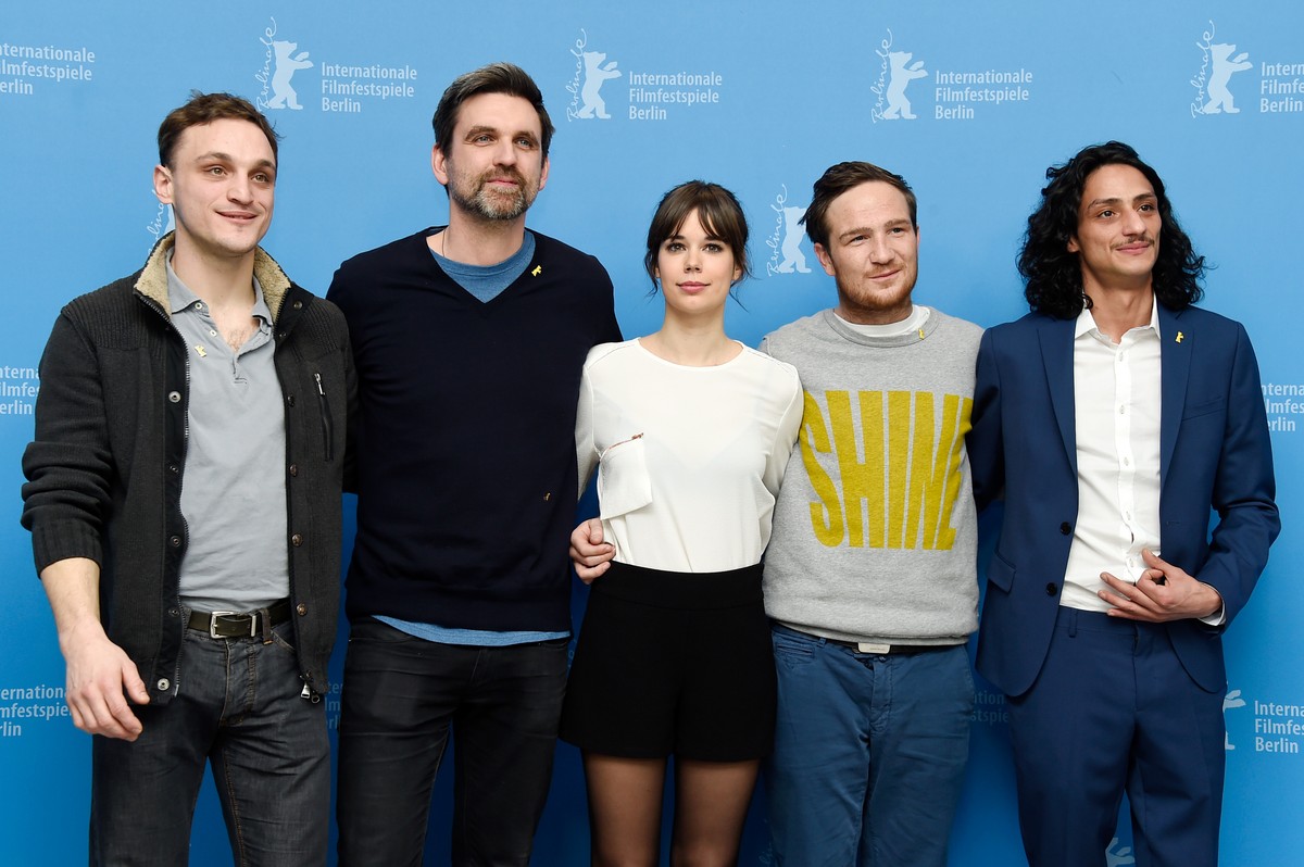 BERLIN, GERMANY - FEBRUARY 07: (L-R) Franz Rogowski, Sebastian Schipper, Laia Costa, Frederick Lau and Burak Yigit attend the &#039;Victoria&#039; photocall during the 65th Berlinale International Fil ...