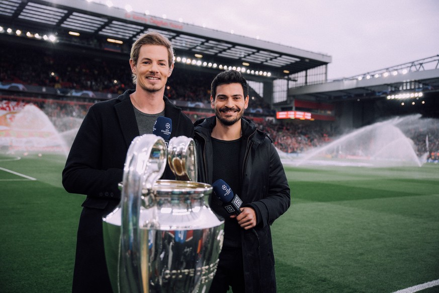 Champions-League-Halbfinale in Anfield: DAZN-Moderator Alex Schlüter (l.) und Experte Jonas Hummels.