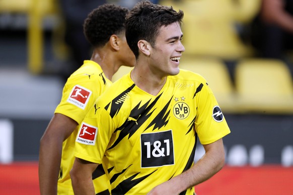 REYNA Giovanni Team BVB Jubel um Torschuetzen REYNY Giovanni mit BELLINGHAM Jude Fussball Bundesliga Saison 2020-2021 Spiel BVB - Borussia Moenchengladbach 3 : 0 am 19. September in Dortmund DFL REGUL ...