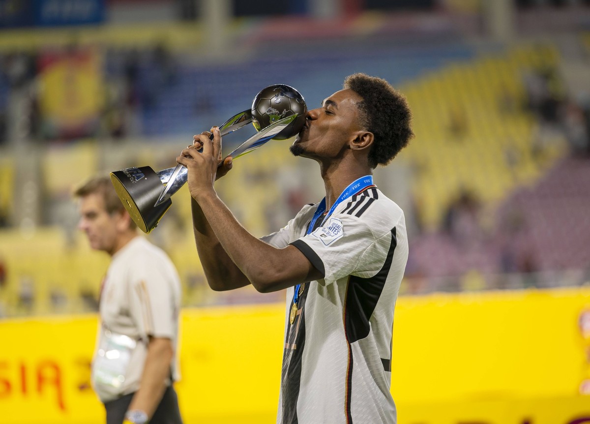 02.12.2023, Fussball U-17-Weltmeisterschaft 2023, Finale: Deutschland - Frankreich, im Manahan Stadium Surakarta. Weltmeister Deutschland feiert den Titel nach dem Sieg im Elfmeterschiessen. Charles H ...