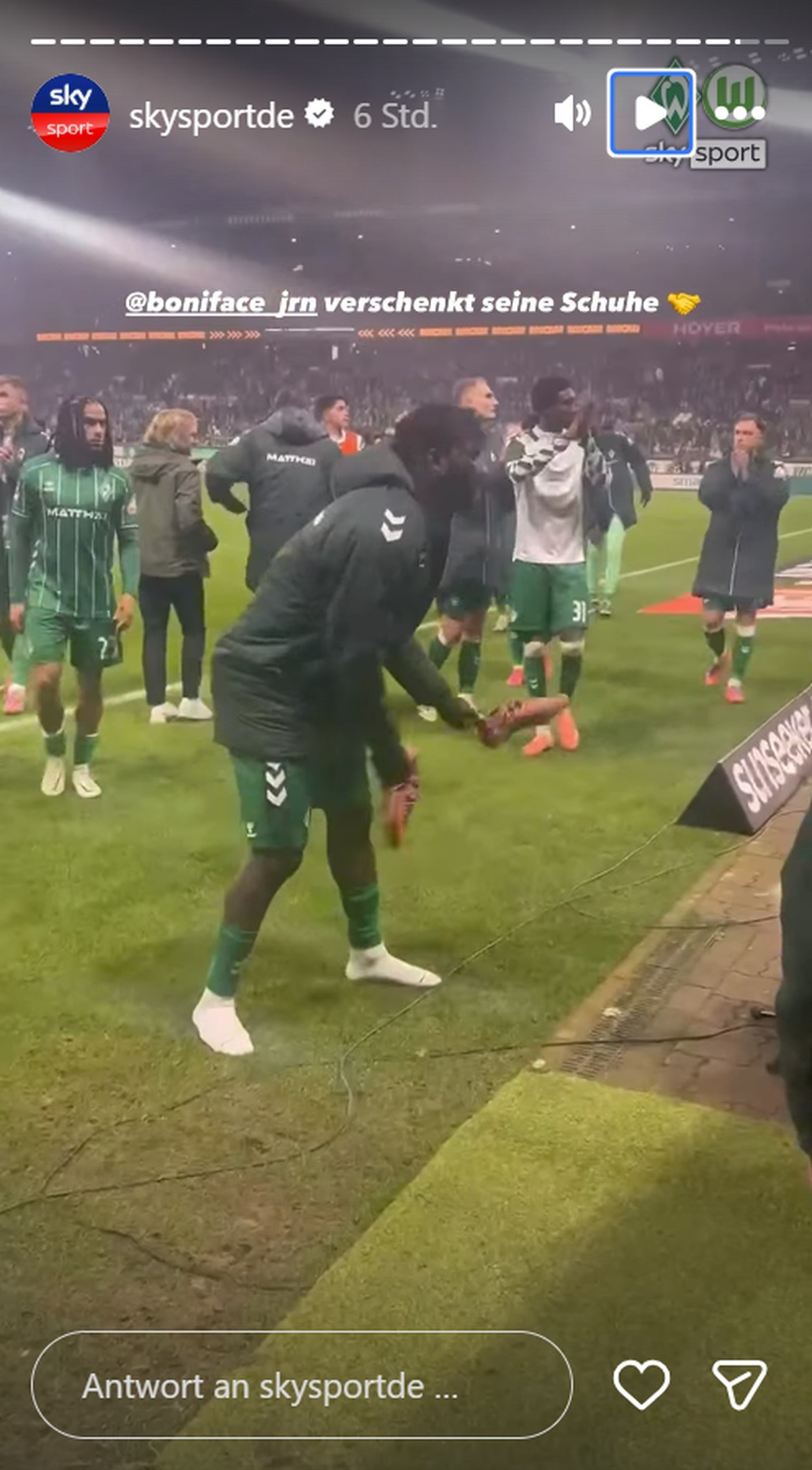 Victor Boniface zieht an den Füßen blank.