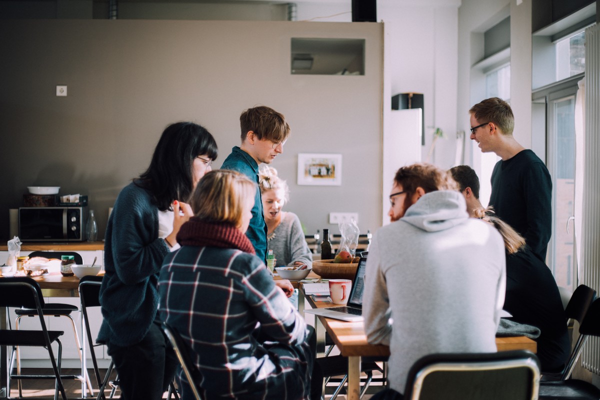 Einen Tag in der Woche gibt es in Jessicas Firma den ganzen Tag über Meetings.