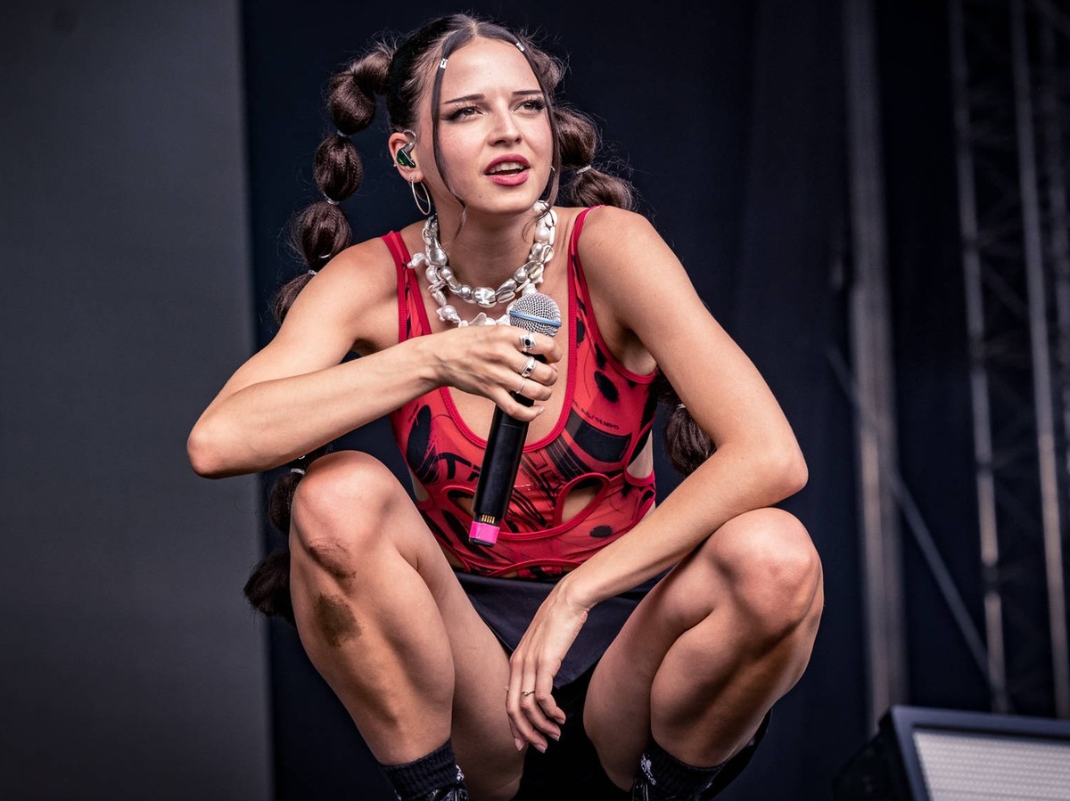Nina Chuba live