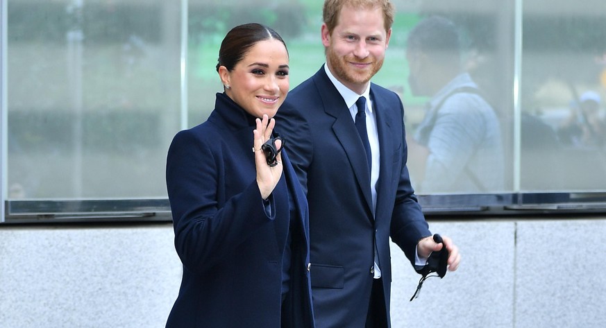 NEW YORK, NEW YORK - SEPTEMBER 23: Meghan, Duchess of Sussex and Prince Harry, Duke of Sussex pose at One World Observatory on September 23, 2021 in New York City. (Photo by Roy Rochlin/Getty Images)