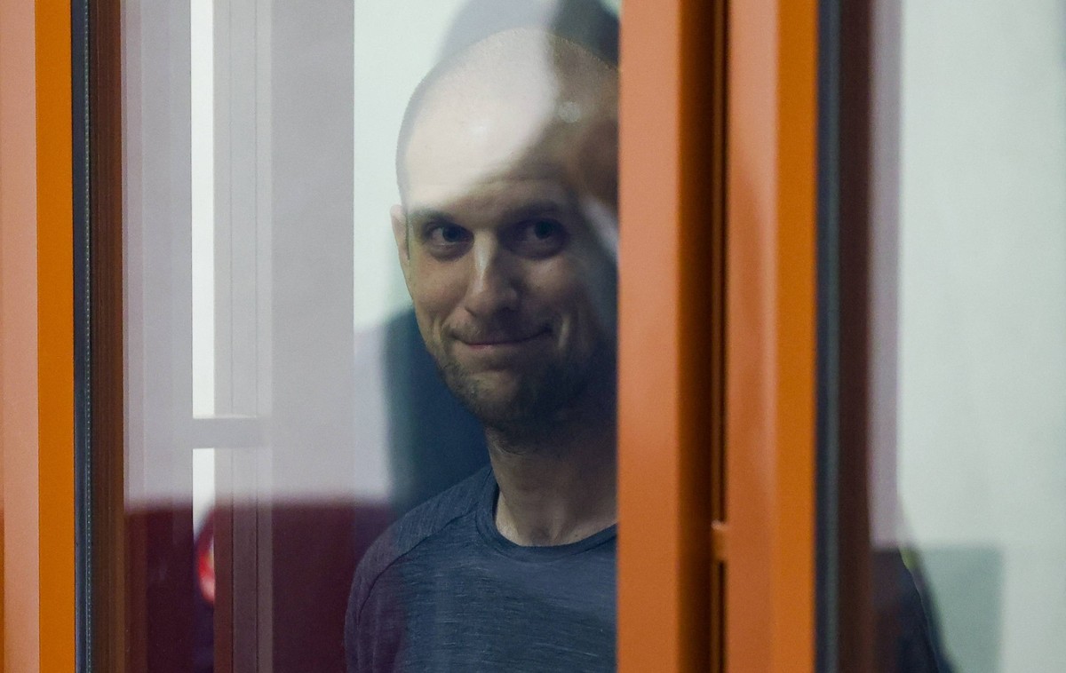 RUSSIA, YEKATERINBURG - JULY 19, 2024: American journalist Evan Gershkovich, reporter at The Wall Street Journal WSJ, charged with espionage, attends the announcement of the verdict at the Sverdlovsk ...