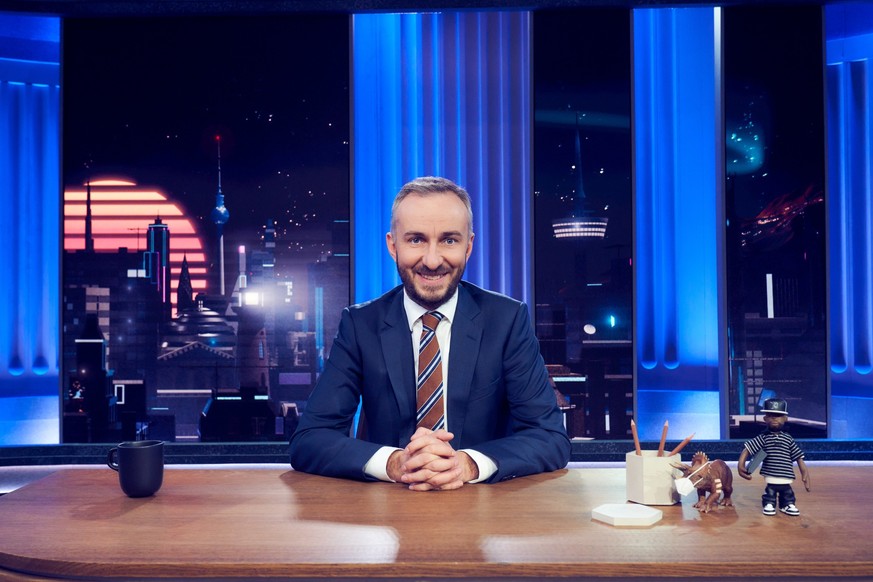 Jan Böhmermann im Studio.