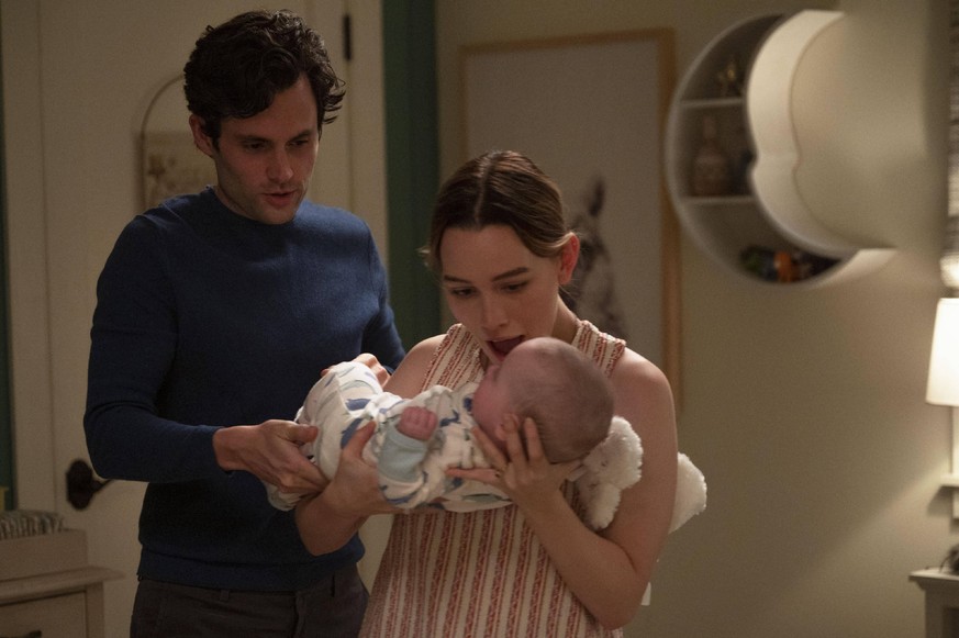 Penn Badgley, Victoria Pedretti, You Season 3 2021 Credit: John P. Fleenor / Netflix / The Hollywood Archive PUBLICATIONxINxGERxSUIxAUTxONLY Copyright: xJOHNxP.xFLEENOR/NETFLIXx 34210-008THA The Holly ...