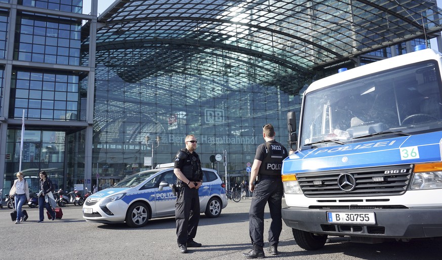Police officers stay in front of the main train station in Berlin, Germany, Friday, April 20, 2018. Berlin police are evacuating thousands from a central area of the German capital and shutting down t ...