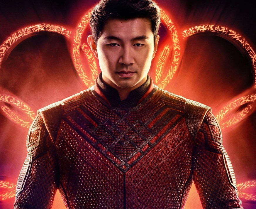 SHANG-CHI AND THE LEGEND OF THE TEN RINGS, US advance poster, Simu Liu, as Shang-Chi, 2021. © Walt Disney Studios Motion Pictures / © Marvel Studios / Courtesy Everett Collection