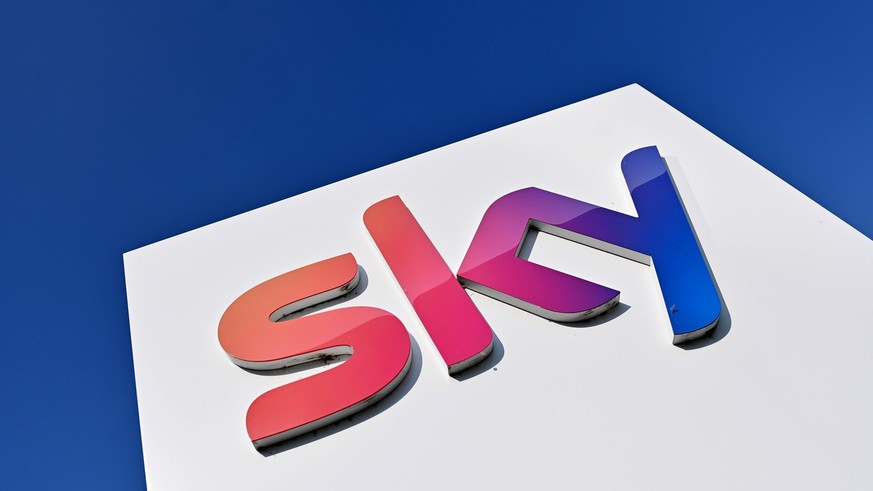 SKY Pay TV Sender,Hauptsitz in Unterfoehring bei Muenchen,Sitz,Zentrale,Gebaeude,Logo,Schriftzug,Bezahlfernsehen,Pay TV,PayTV,Fernsehsender, *** SKY Pay TV station,Headquarters in Unterfoehring near M ...