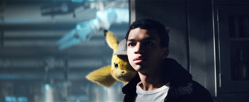 POKEMON DETECTIVE PIKACHU, from left: Detective Pikachu voice: Ryan Reynolds, Justice Smith, 2019. Warner Bros. / courtesy Everett Collection ACHTUNG AUFNAHMEDATUM GESCH�TZT PUBLICATIONxINxGERxSUIxAUT ...