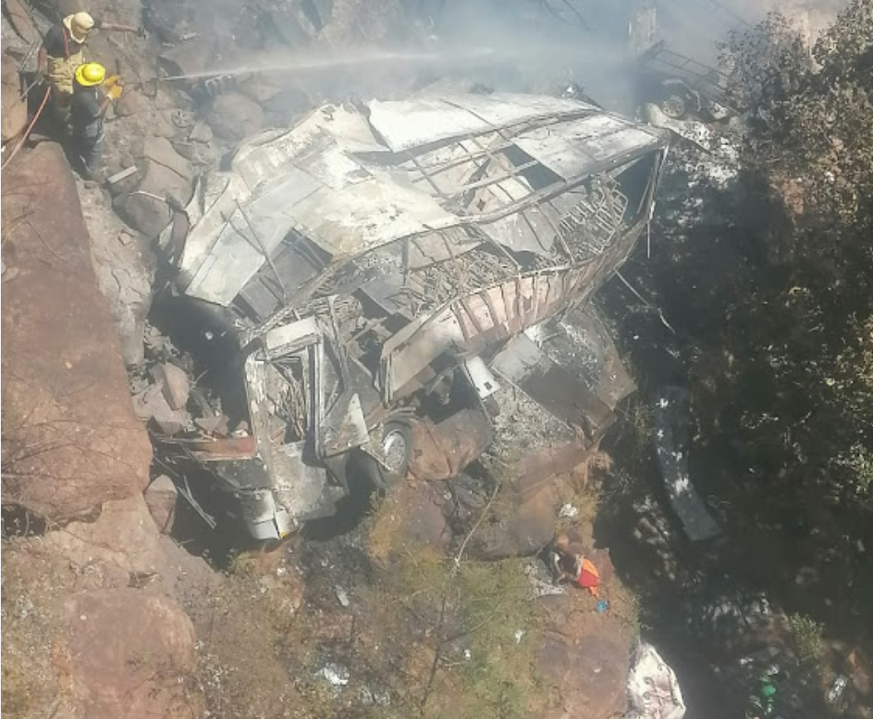 Der Bus soll in der Provinz Limpopo 50 Meter in die Tiefe gestürzt sein.