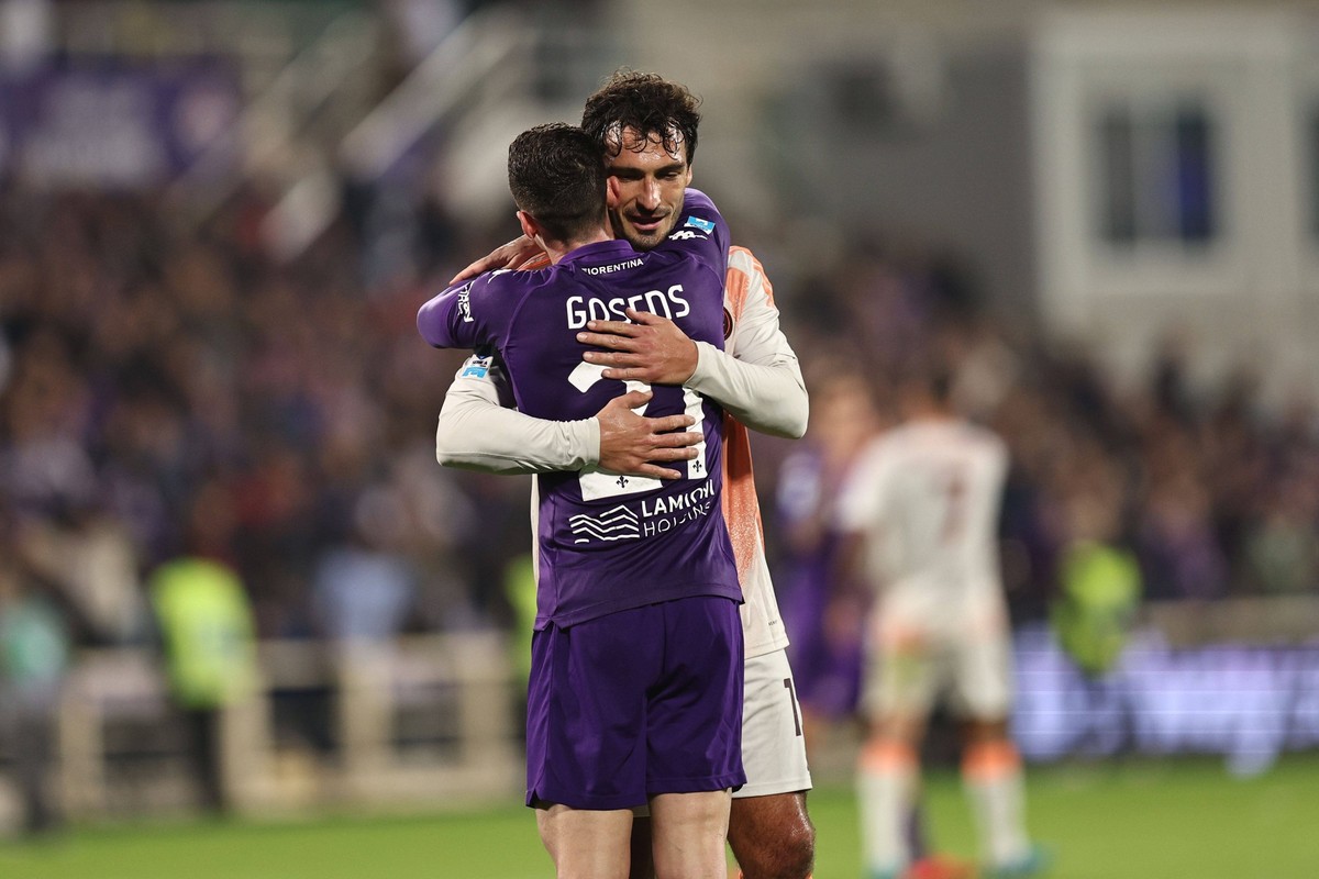 Mats Hummels RomaRobin Gosens Fiorentina during the Italian Serie A match between Fiorentina 5-1 Roma at Artemio Franchi Stadium on October 27, 2024 in Florence, Italy. Noxthirdxpartyxsales PUBLICATIO ...