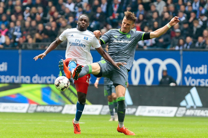 04.05.2019, xtgx, Fussball 2. Bundesliga, Hamburger SV - FC Ingolstadt 04 emspor, v.l. Orel Mangala (Hamburger SV, 25), Stefan Kutschke (Ingolstadt, 20) Zweikampf, Duell, Kampf, tackle (DFL/DFB REGULA ...