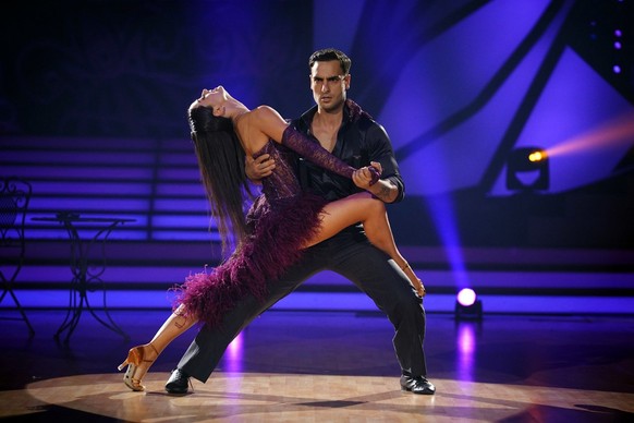 Timur �lker und Malika Dzumaev tanzen Tango.

Die Verwendung des sendungsbezogenen Materials ist nur mit dem Hinweis und Verlinkung auf RTL+ gestattet.
