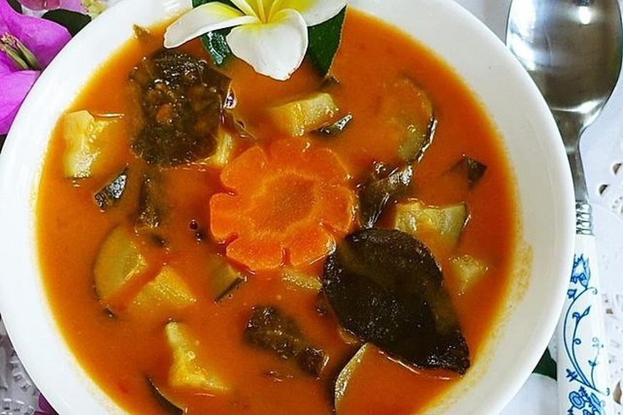 Exotische, vegane Tomatensuppe