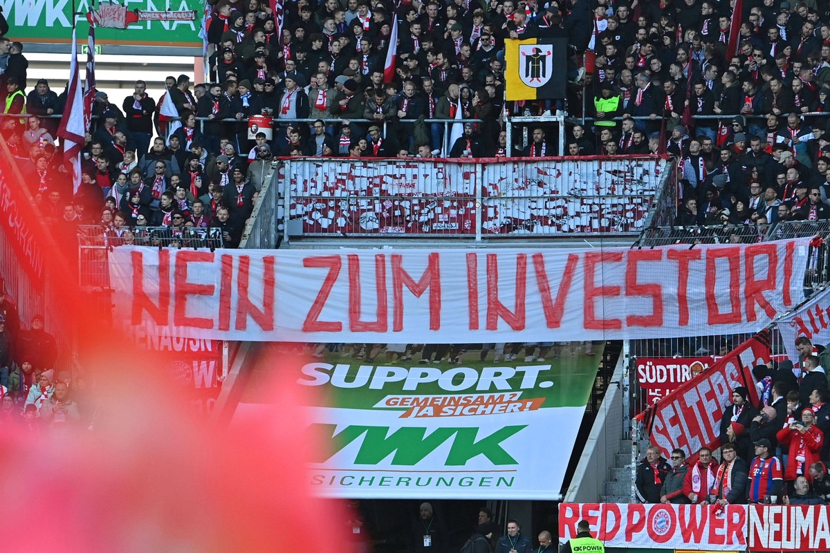 Themenfoto:DFL will ueber Investoren Einstieg neu abstimmen. ARCHIVFOTO: Fanprotest gegen den Einstieg von Investoren bei der DLF.Spruchband,Transparent,Banner. Fussball 1. Bundesliga Saison 2023/2024 ...