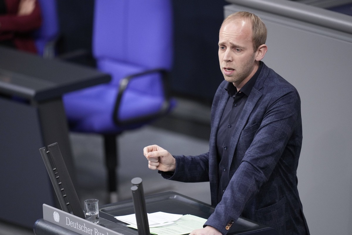 Deutscher Bundestag, 145. Plenarsitzung Dennis Rohde SPD im Portrait bei seiner Rede zum Tagesordnungspunkt Nachtragshaushalt 2023 bei der 145. Sitzung des Deutschen Bundestag in Berlin, 15.12.2023 ** ...