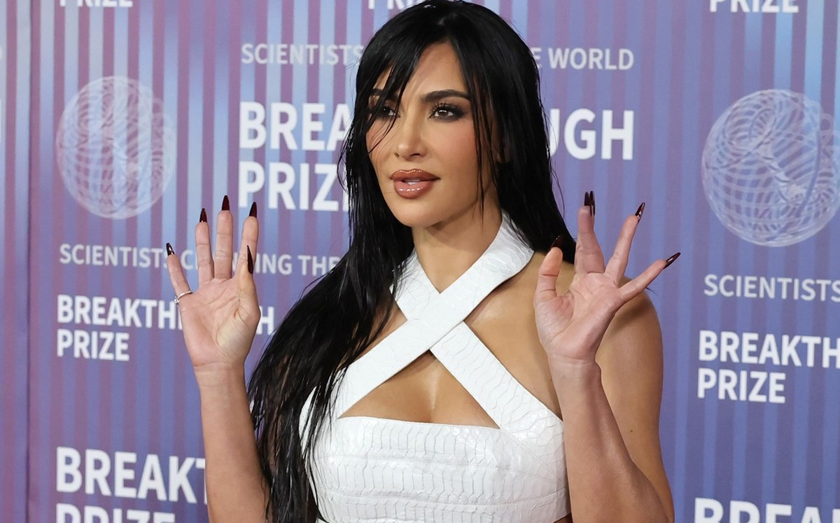 LOS ANGELES, CALIFORNIA - APRIL 13: Kim Kardashian attends the 10th Annual Breakthrough Prize Ceremony at Academy Museum of Motion Pictures on April 13, 2024 in Los Angeles, California. (Photo by Kevi ...