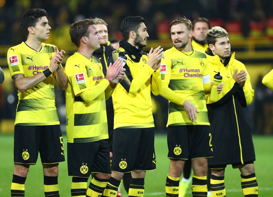 Samstag 04.11.2017, Saison 2017/2018, 1. Bundesliga, 11. Spieltag im Dortmunder Signal Iduna Park, BVB 09 Borussia Dortmund - FC Bayern München, Enttäuschung bei den Dortmunder Spielern nach Abpfiff: ...
