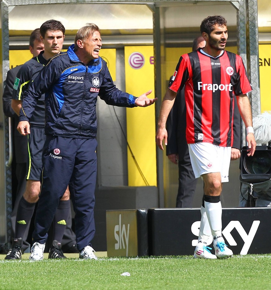 Bildnummer: 07956331 Datum: 14.05.2011 Copyright: imago/DeFodi
Samstag 14.05.2011, 1. Bundesliga Saison 10/11 - 34. Spieltag in Dortmund, BV Borussia Dortmund - Eintracht Frankfurt, Trainer Christoph ...