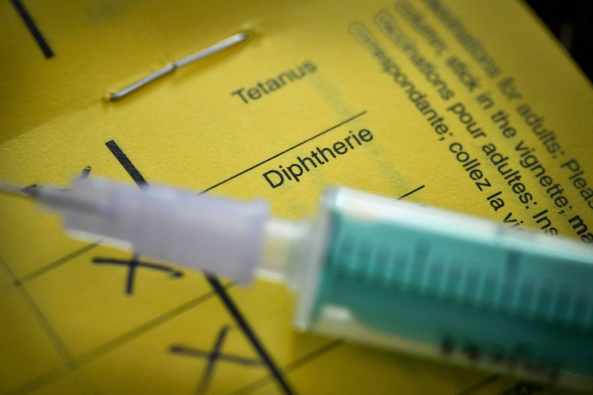 Diphterie, Impfbuch, Symbolfoto Impfung *** Diphterie, vaccination book, symbol photo vaccination