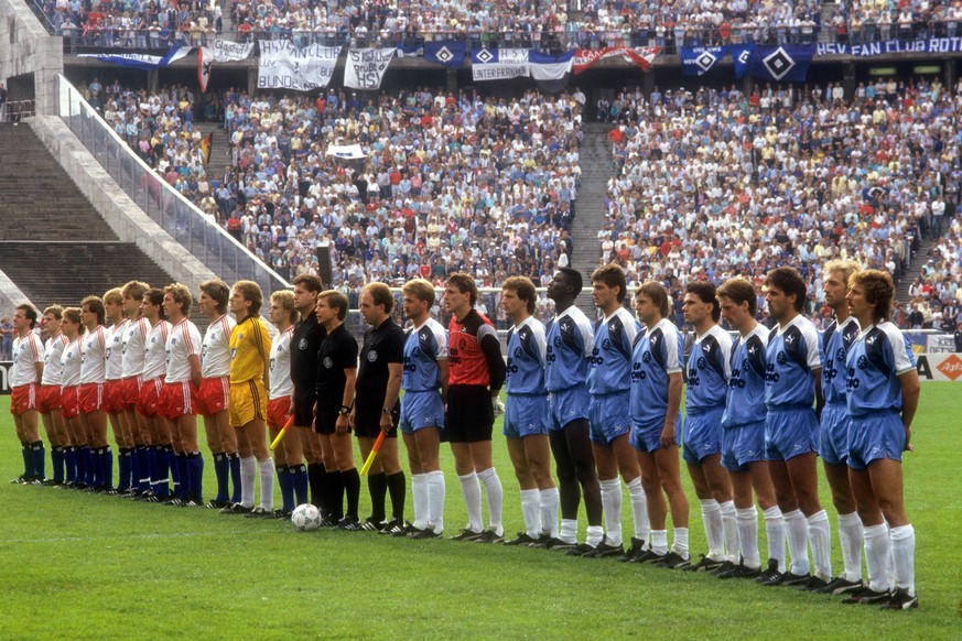 DFB-Pokalfinale 1987: 76.000 Zuschauer, 22 Spieler, 2 Linienrichter, ein Schiri.