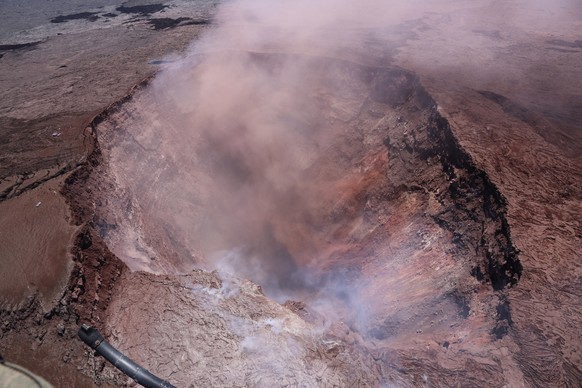 In this photo released by U.S. Geological Survey, a plume of ash rises from the Puu Oo vent on Hawaii&#039;s Kilaueaa Volcano Thursday, May 3, 2018 in Hawaii Volcanoes National Park. Hawaii&#039;s Kil ...
