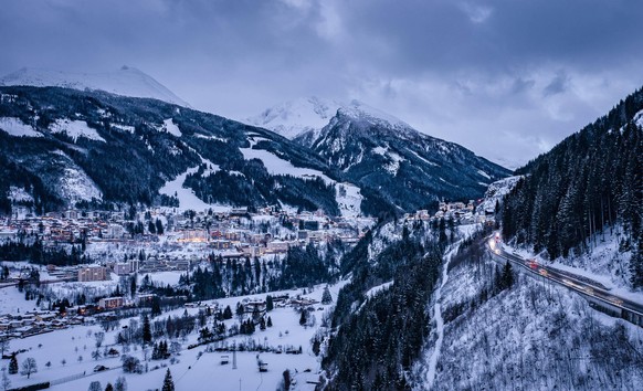 Saalfelden THEMENBILD - Blick auf Bad Gastein im Winterkleid, aufgenommen am 08. Jaenner 2019 in Bad Gastein, Oesterreich // view of Bad Gastein, Austria on 2019/01/08. *** Saalfelden THEMENBILD View  ...