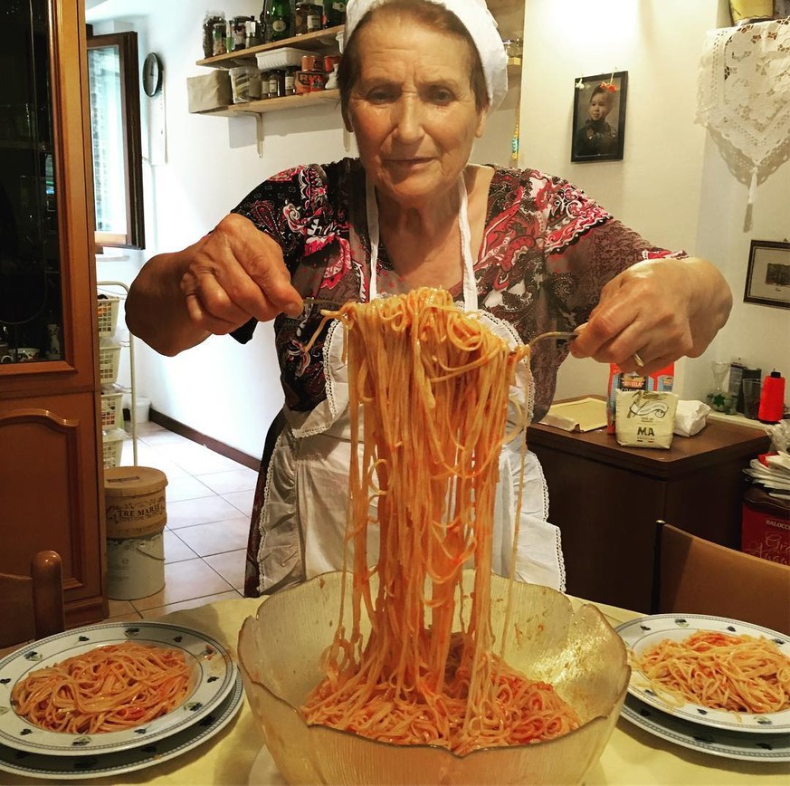 Dina mit ihren Maccheroncini.