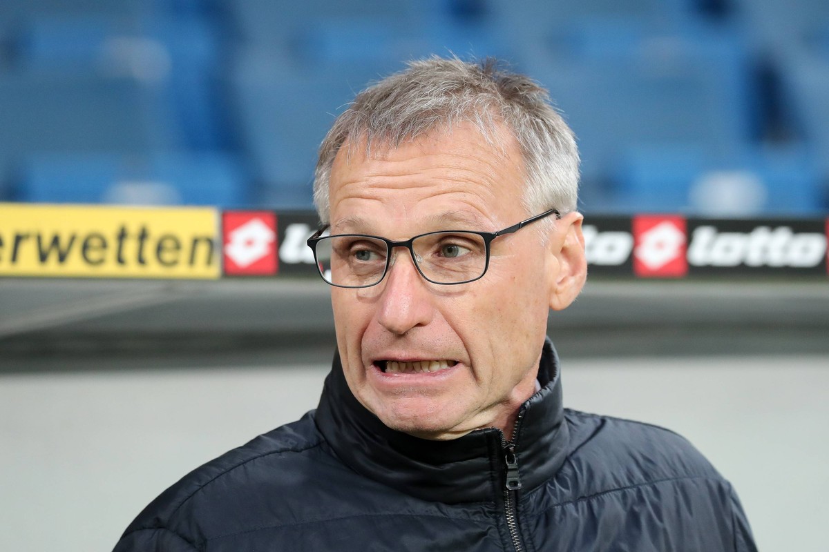 Michael Reschke (Sportvorstand, VfB), Einzelbild, Aktion, Action, Spielszene, Fussball, Bundesliga, TSG 1899 Hoffenheim - VfB Stuttgart, DFL REGULATIONS PROHIBIT ANY USE OF PHOTOGRAPHS AS IMAGE SEQUEN ...