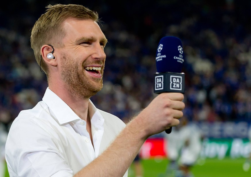 Gelsenkirchen, Germany 18.09.2018, UEFA Champions League - 2018/19 Season, Gruppenphase - Gruppe D - 1. Spieltag, FC Schalke 04 - FC Porto, Per Mertesacker schaut ( DeFodi053 *** Gelsenkirchen Germany ...