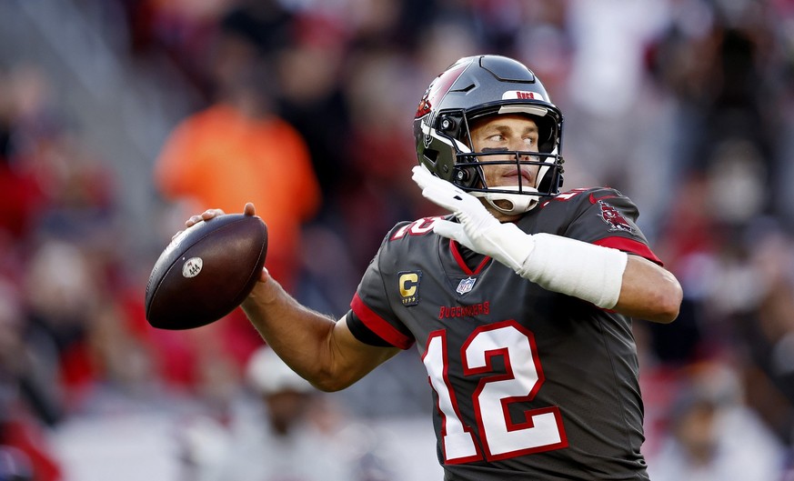 TAMPA, FLORIDA - DECEMBER 18: Tom Brady #12 of the Tampa Bay Buccaneers throws the ball during the first quarter in the game against the Cincinnati Bengals at Raymond James Stadium on December 18, 202 ...