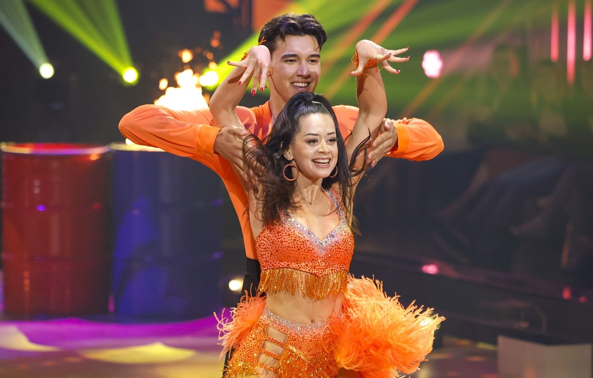 25.04.2025, Nordrhein-Westfalen, Köln: Diego Pooth, Influencer, und Malika Dzumaev, Profitänzerin, tanzen in der RTL-Tanzshow «Let's Dance» im Coloneum. Foto: Thomas Banneyer/dpa +++ dpa-Bildfunk ...