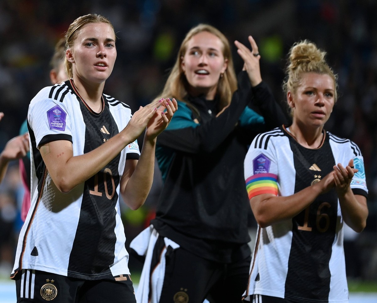 Jubel Laura Freigang Deutschland, rechts Linda Dallmann Deutschland 26.09.2023, UEFA Frauen Nations League 2023/24, 2. Spieltag, Deutschland - Island 4:0 Bochum Vonovia Ruhrstadion Deutschland *** Che ...