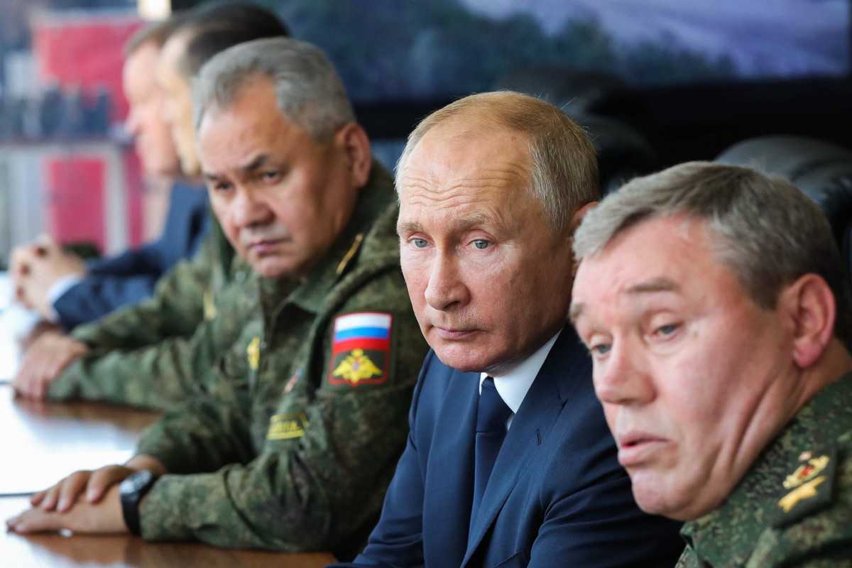 ASTRAKHAN REGION, RUSSIA - SEPTEMBER 25, 2020: Valery Gerasimov, Russia s First Deputy Defence Minister and Chief of the General Staff of the Russian Armed Forces, Russia s President Vladimir Putin, a ...