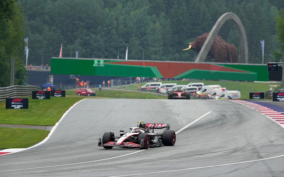 01.07.2023, Österreich, Spielberg: Motorsport: Formel-1-Weltmeisterschaft, Grand Prix von Österreich, Sprint-Qualifying. Nico Hülkenberg aus Deutschland vom Team Haas ist auf der Strecke unterwegs. Fo ...