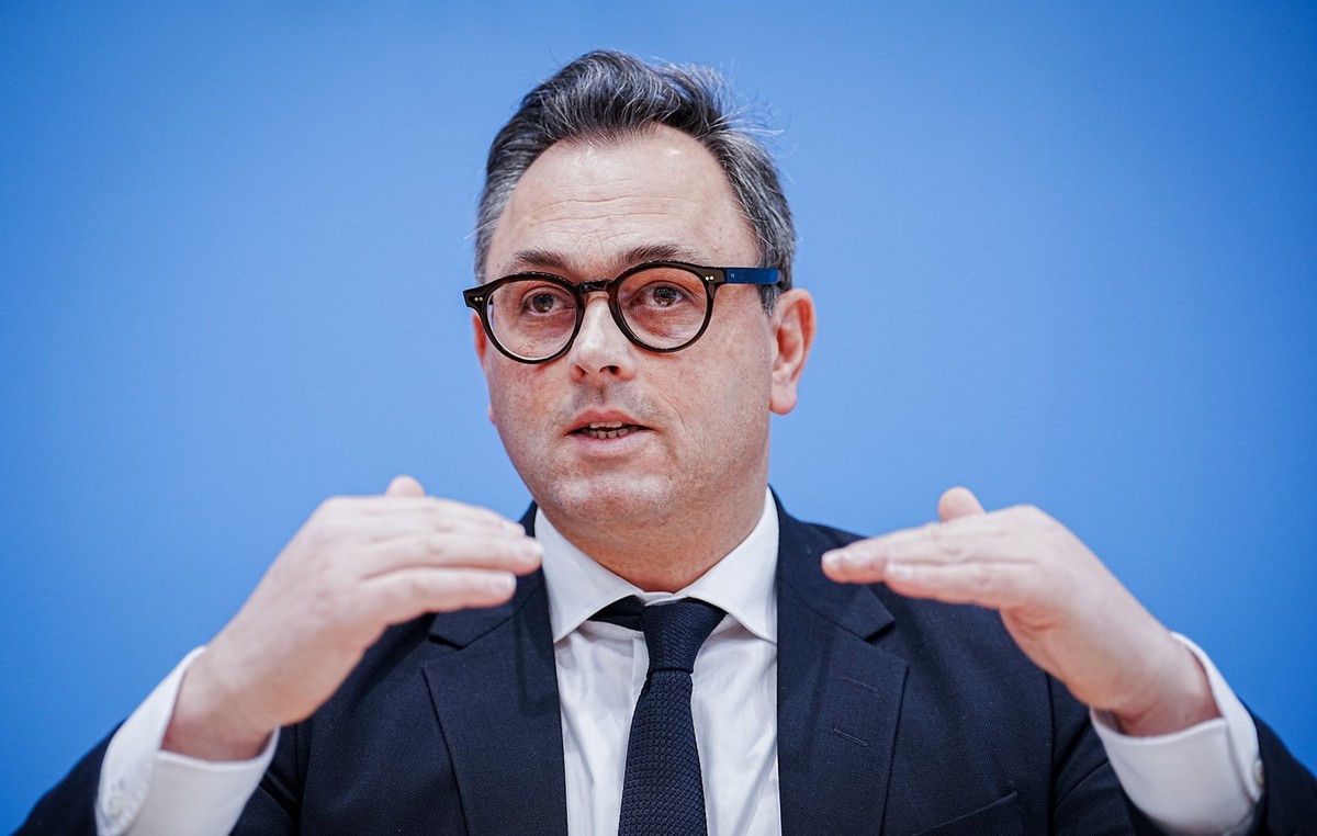 06.12.2022, Berlin: Christian Karagiannidis, Präsident der Deutschen Gesellschaft für Internistische Intensivmedizin und Notfallmedizin (DGIIN), stellt die Reformvorschläge für die Krankenhausversorgu ...