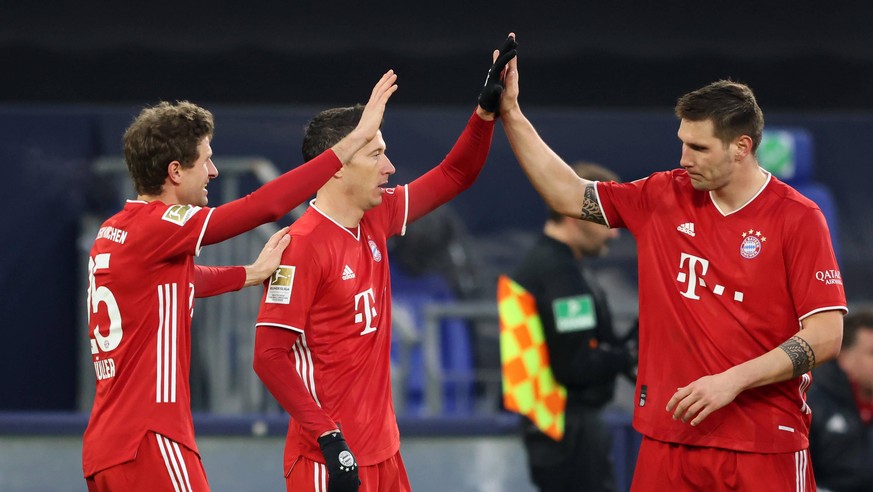 FC Schalke 04 - FC Bayern München Robert Lewandowski FC Bayern München Niklas Süle Suele FC Bayern München Thomas Müller Mueller FC Bayern München FC Schalke 04 - FC Bayern Muenchen Veltins Arena 24.  ...