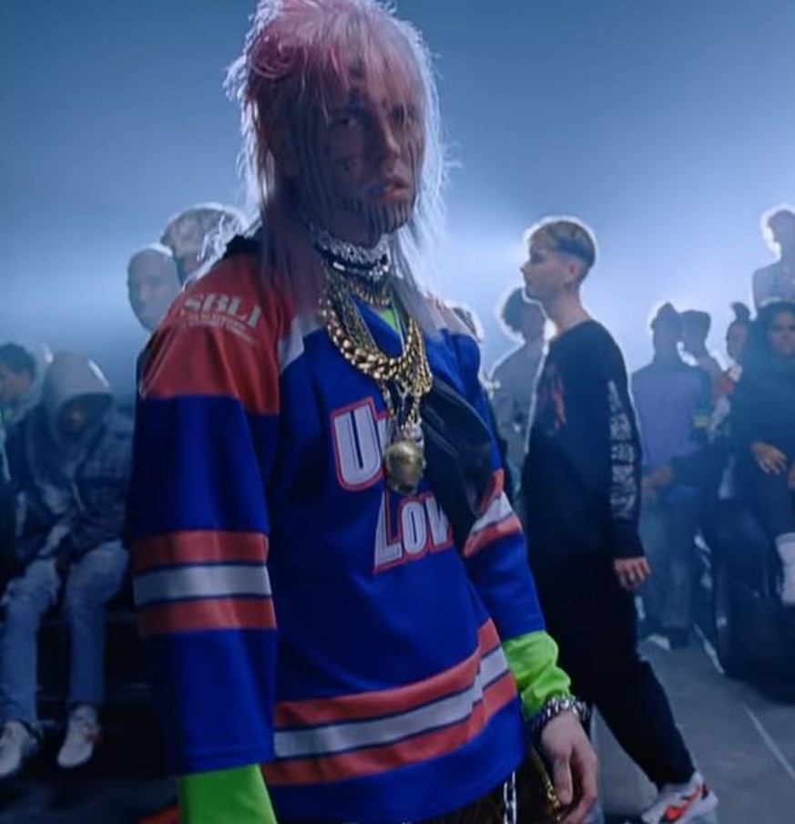 In diesem Musikvideo wird der Rapper 6ix9ine parodiert – und er kommt nicht gut weg