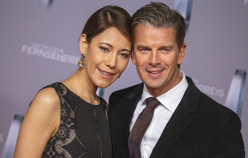 Markus Lanz mit Ehefrau Angela Gessmann bei der Verleihung des Deutschen Fernsehpreises 2016 in den Düsseldorfer Rheinterrassen. Düsseldorf, 13.01.2016 Foto:xC.xHardtx/xFuturexImage

Markus Lanz with  ...