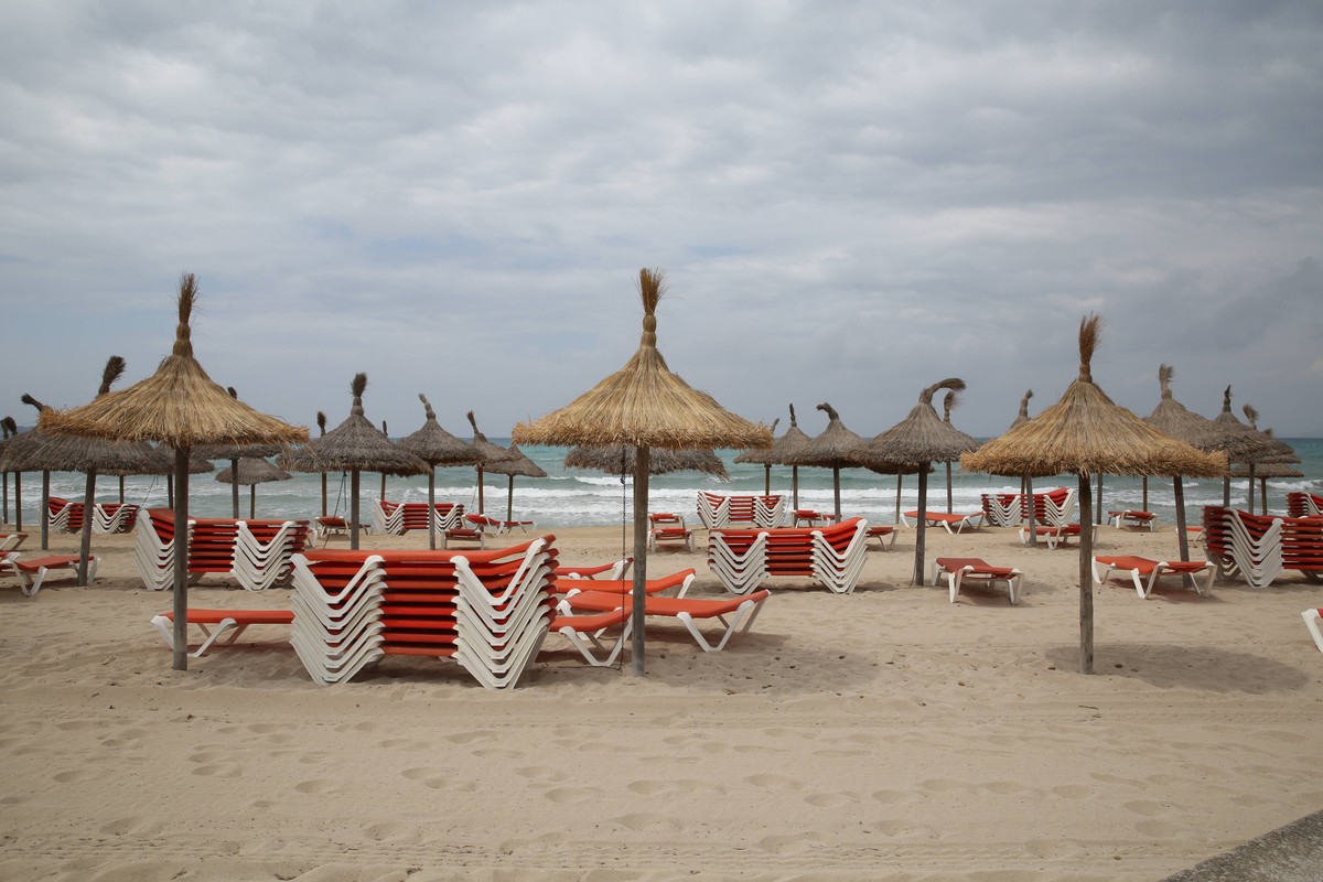 Mallorca, Ferien, Urlaub, Insel, Palmen, Playa de Palma, Strand, Sonne, Sonnenschirme, Ballermann, Balneareo, 28.05.2018, *** Mallorca Holidays Holidays Island Palms Playa de Palma Beach Sun Parasols  ...