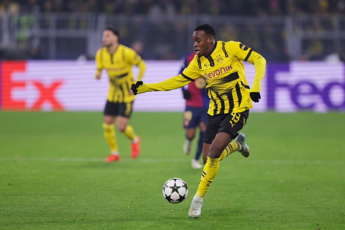 11.12.2024, UEFA Champions League, 6. Spieltag, Borussia Dortmund - FC Barcelona, Barca Jamie Jermaine Gittens Borussia Dortmund, Dortmund Signal Iduna Park NRW Deutschland xRHR-FOTO/DEx *** 11 12 202 ...